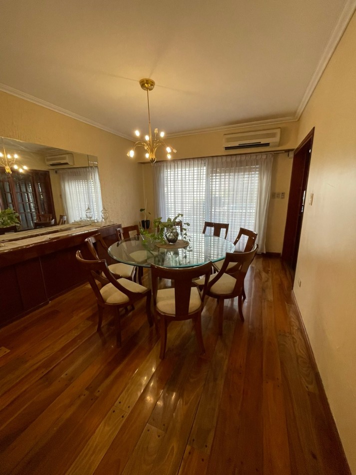 CASA 4 AMBIENTES C/PILETA CASTELAR NORTE