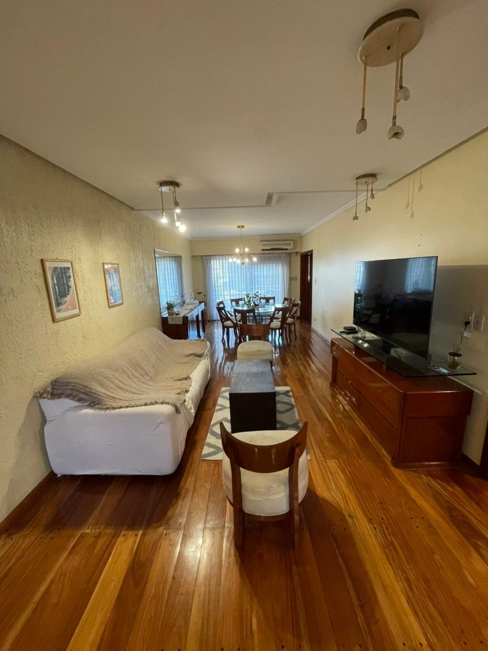 CASA 4 AMBIENTES C/PILETA CASTELAR NORTE