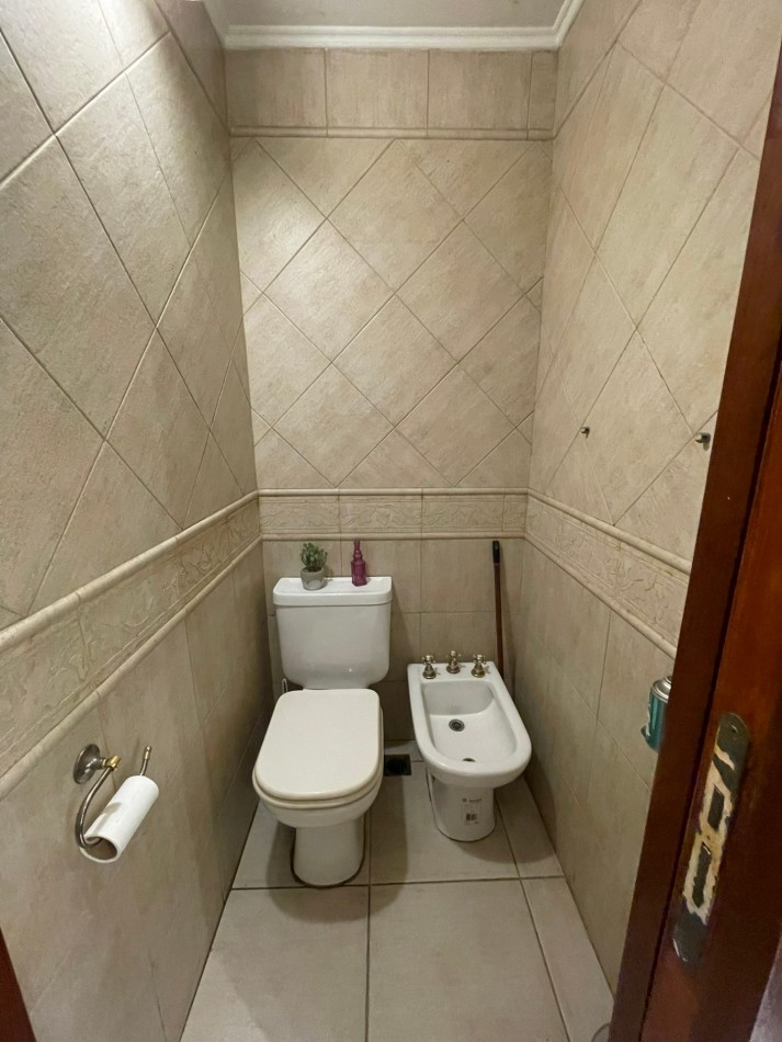 CASA 4 AMBIENTES C/PILETA CASTELAR NORTE