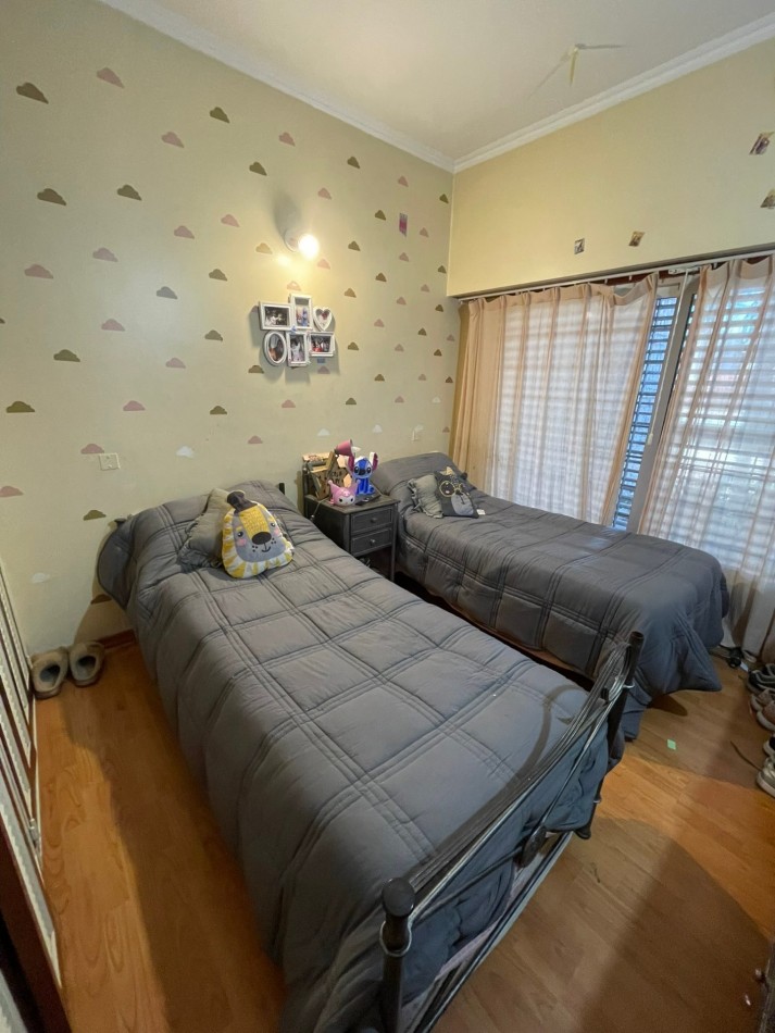 CASA 4 AMBIENTES C/PILETA CASTELAR NORTE