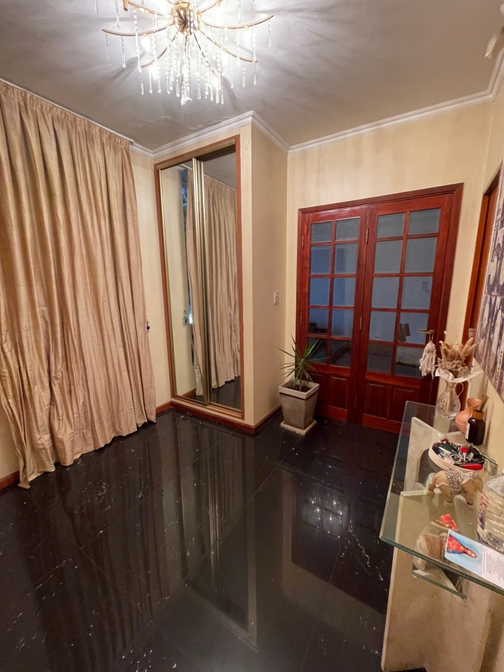 CASA 4 AMBIENTES C/PILETA CASTELAR NORTE