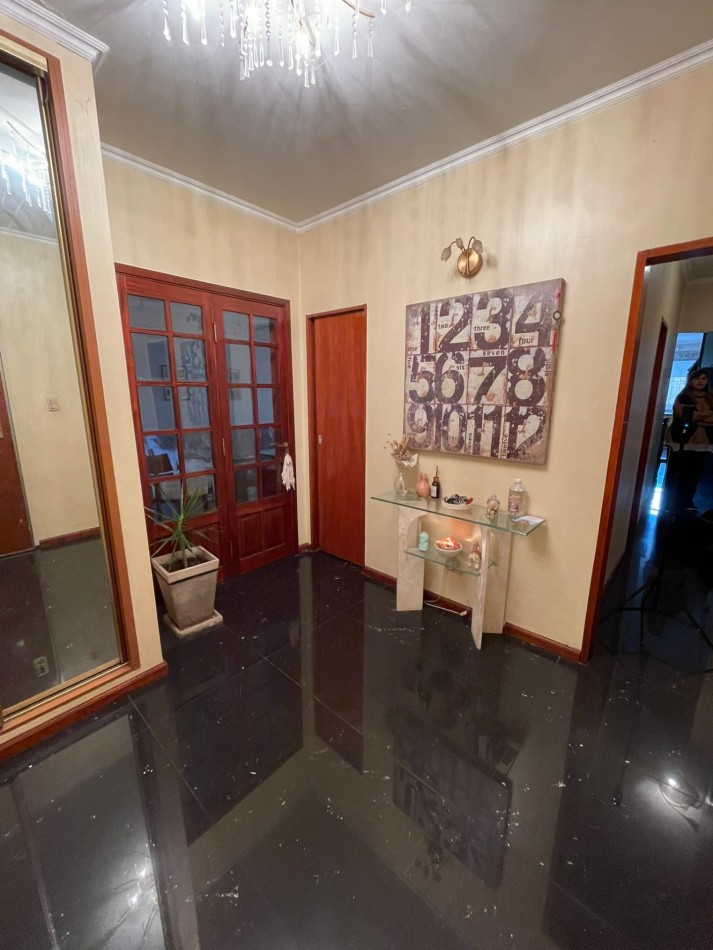 CASA 4 AMBIENTES C/PILETA CASTELAR NORTE