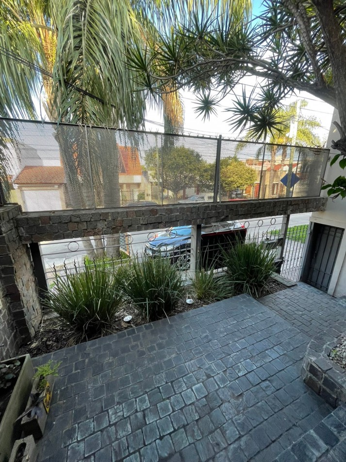 CASA 4 AMBIENTES C/PILETA CASTELAR NORTE
