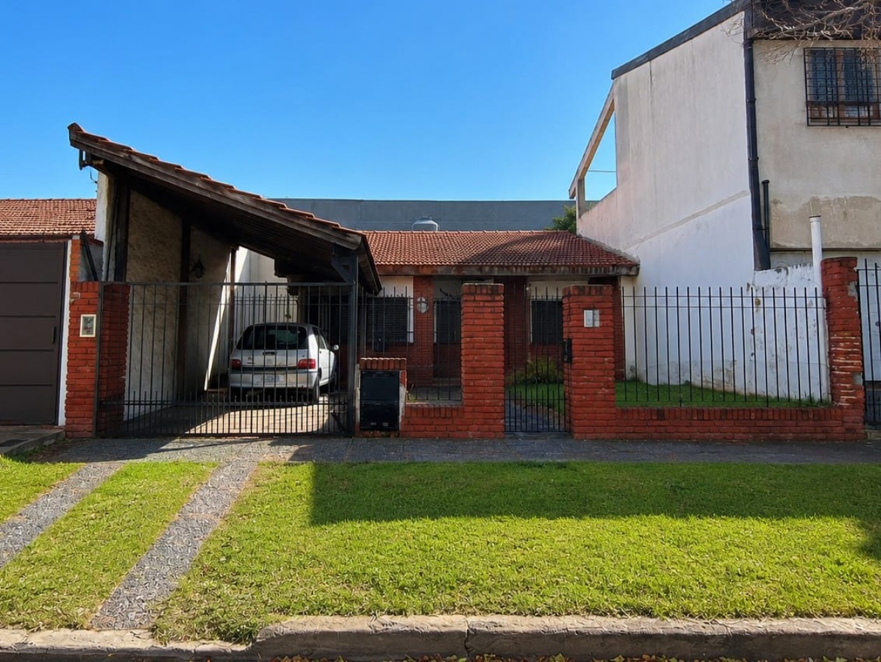 Venta Casa 4 amb Moron APTO CREDITO
