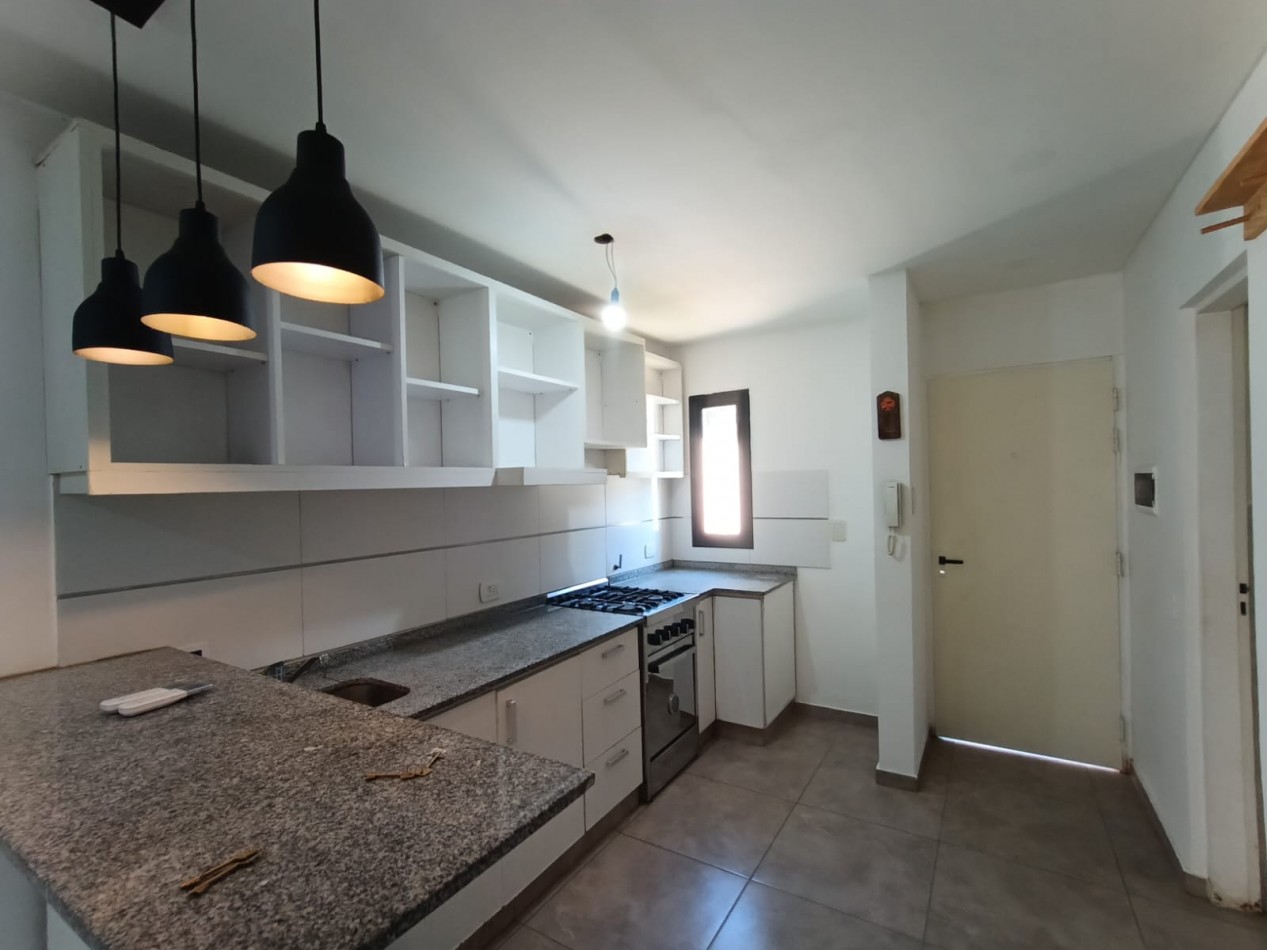 Alquiler Duplex 3 ambientes Udaondo c/ cochera