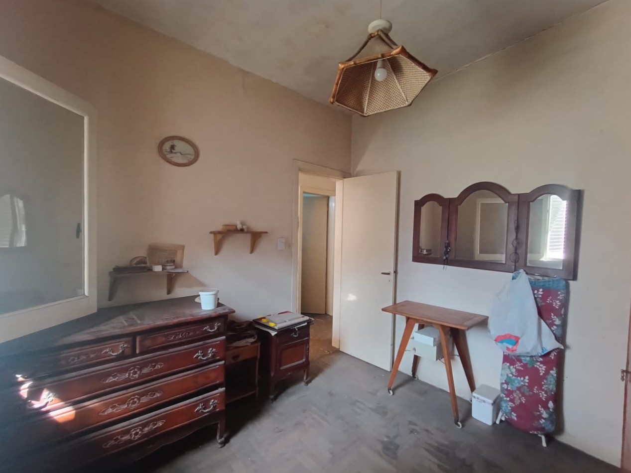 Venta casa 3 ambientes Castelar A RECICLAR 10 x 38mts APTO CREDITO
