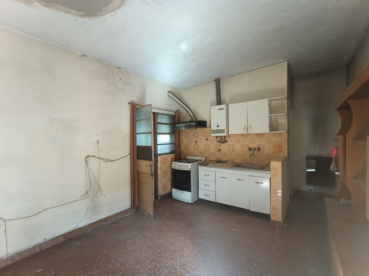 Venta casa 3 ambientes Castelar A RECICLAR 10 x 38mts APTO CREDITO