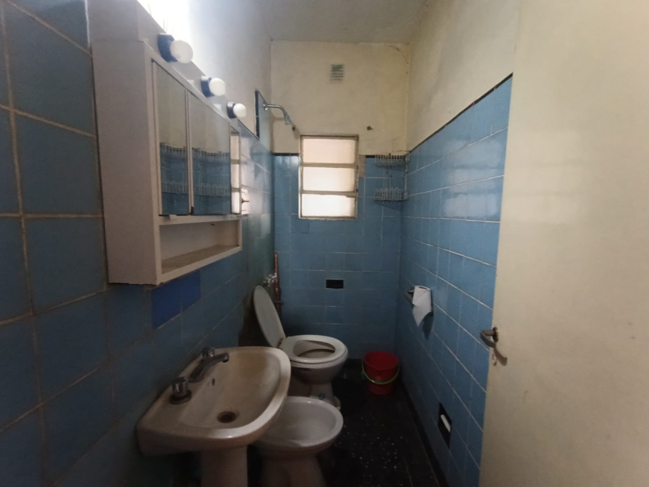 Venta casa 3 ambientes Castelar A RECICLAR 10 x 38mts APTO CREDITO