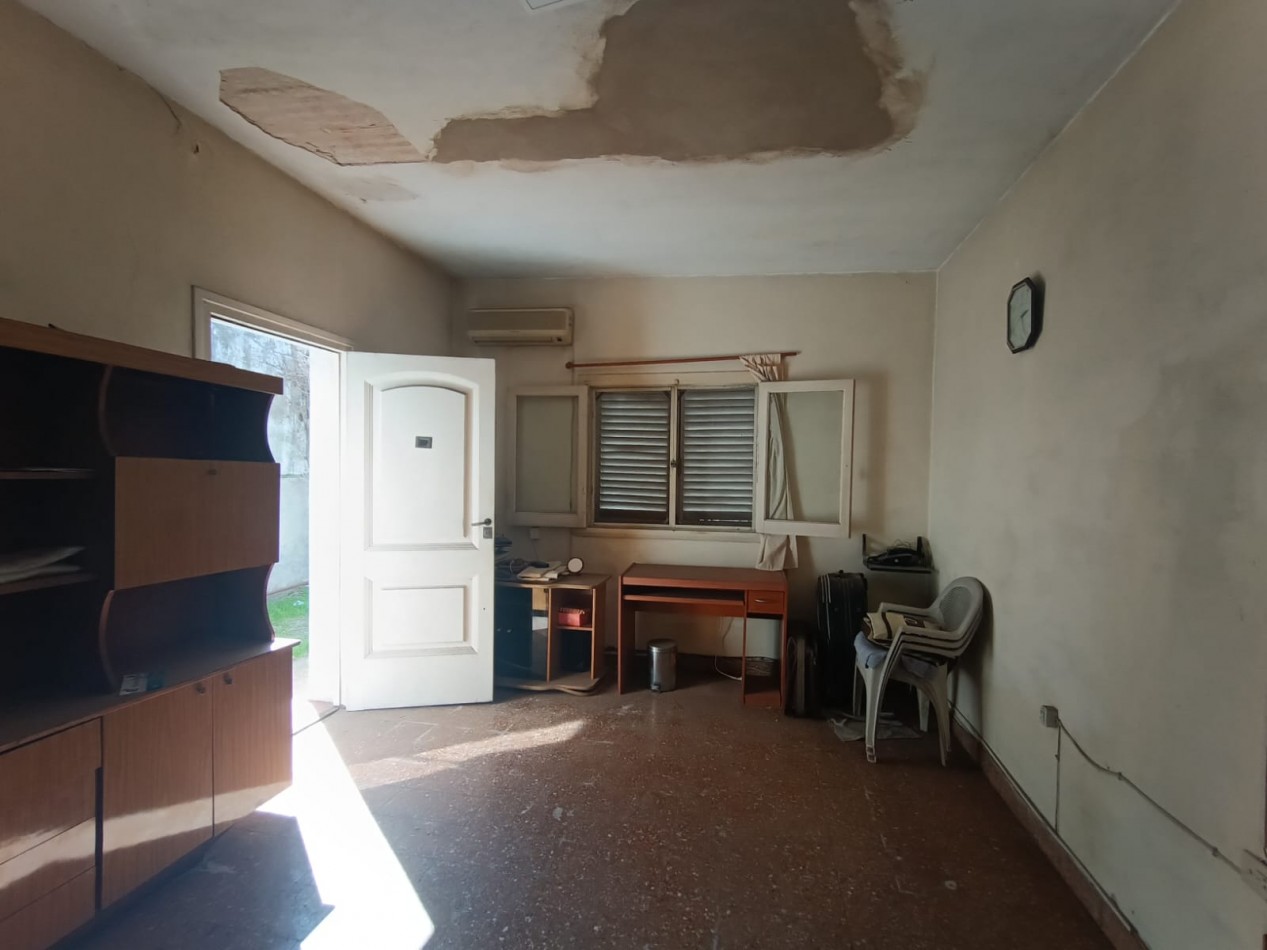 Venta casa 3 ambientes Castelar A RECICLAR 10 x 38mts APTO CREDITO