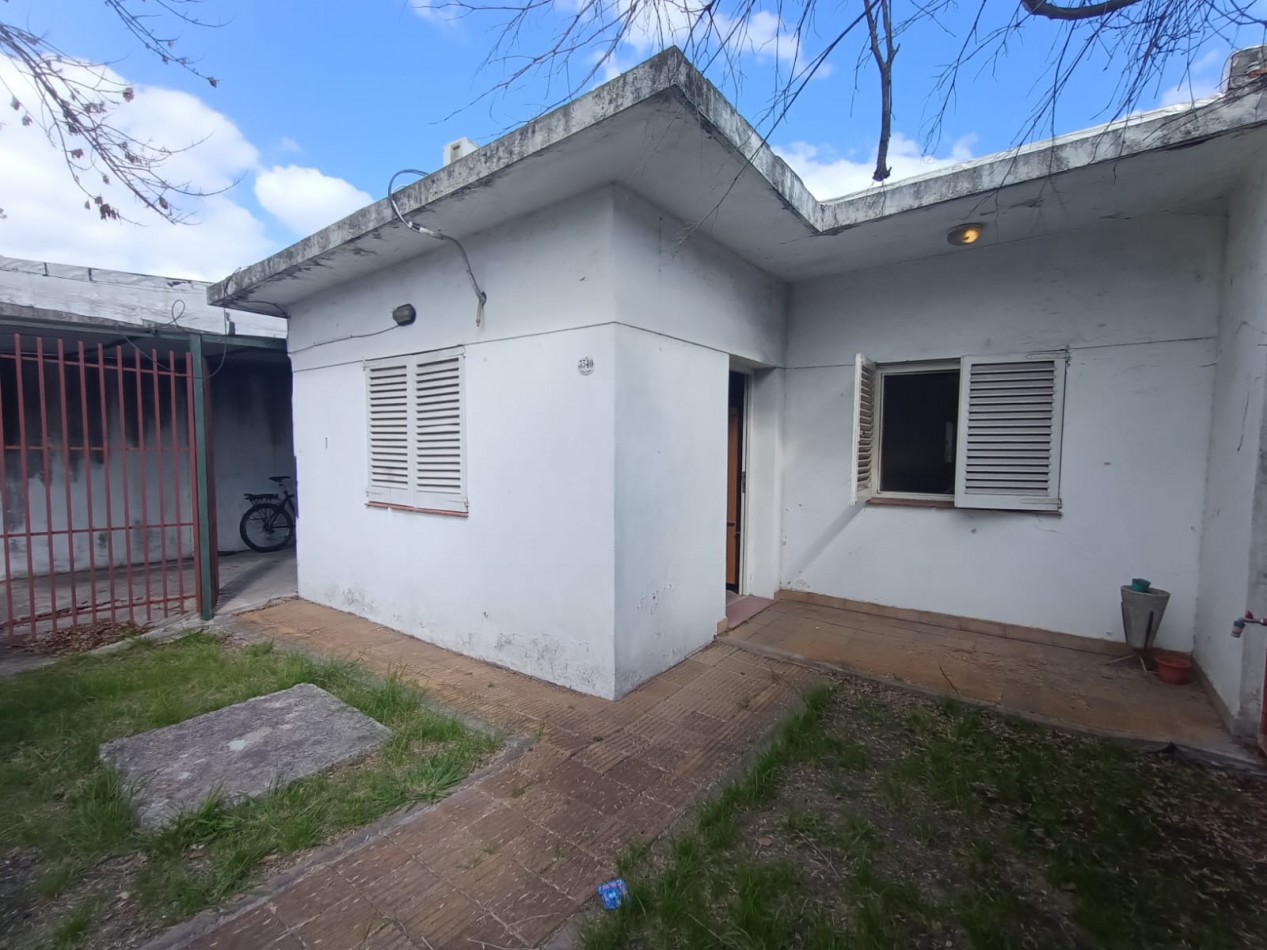 Venta casa 3 ambientes Castelar A RECICLAR 10 x 38mts APTO CREDITO