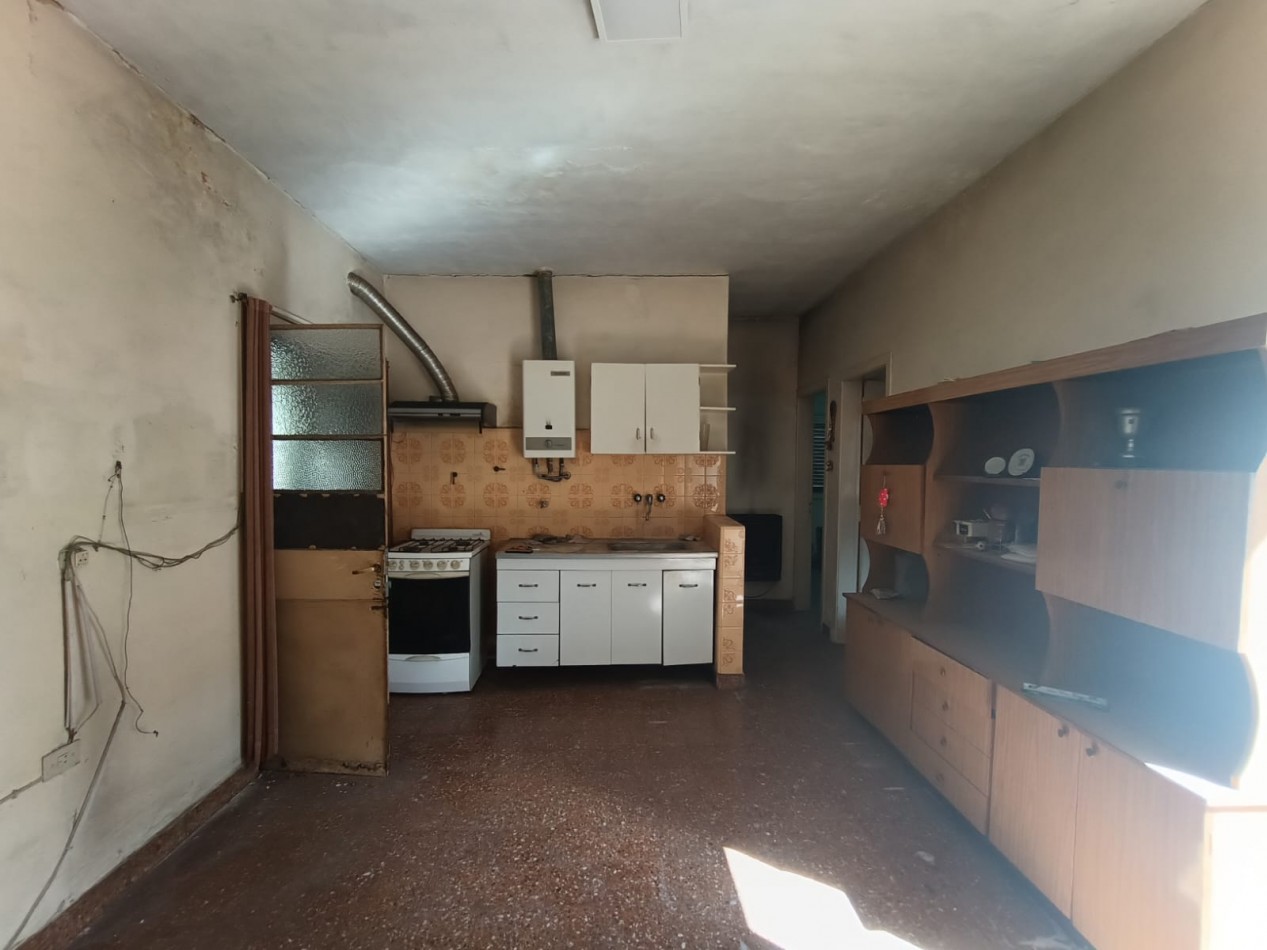 Venta casa 3 ambientes Castelar A RECICLAR 10 x 38mts APTO CREDITO