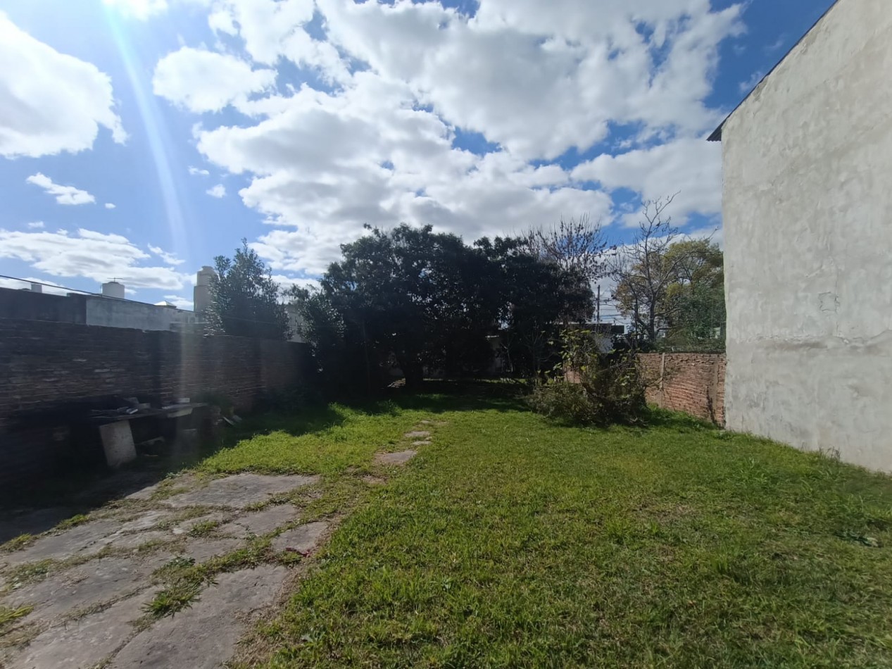 Venta casa 3 ambientes Castelar A RECICLAR 10 x 38mts APTO CREDITO