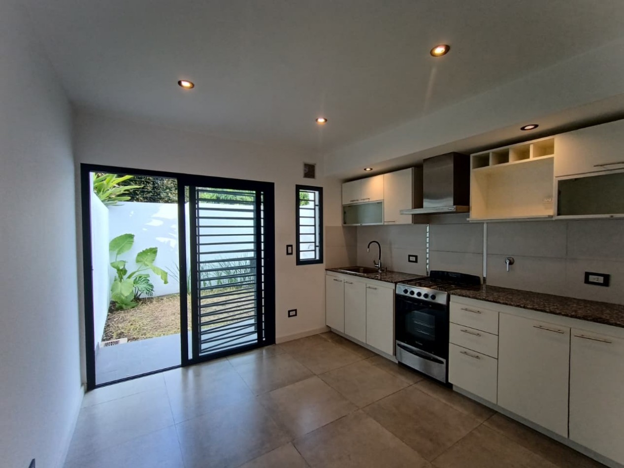 Venta duplex 3 ambientes Ituzaingo Norte en complejo