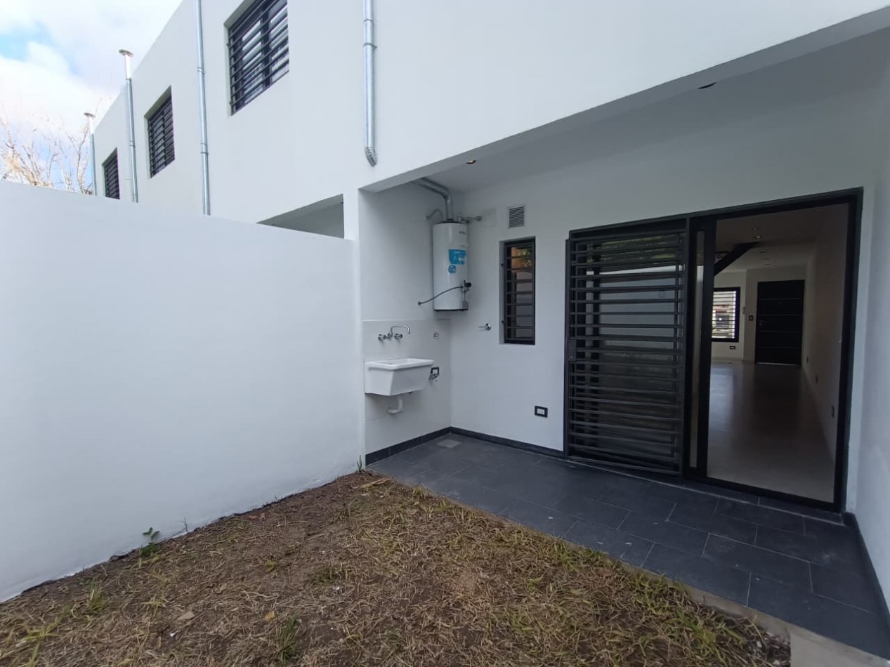 Venta duplex 3 ambientes Ituzaingo Norte en complejo