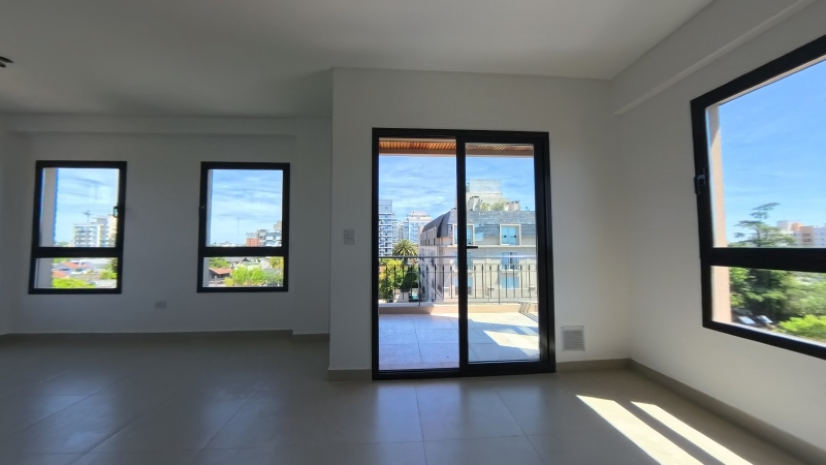 DEPARTAMENTO 3 AMBIENTES CON COCHERA A ESTRENAR ITUZAINGO CENTRO