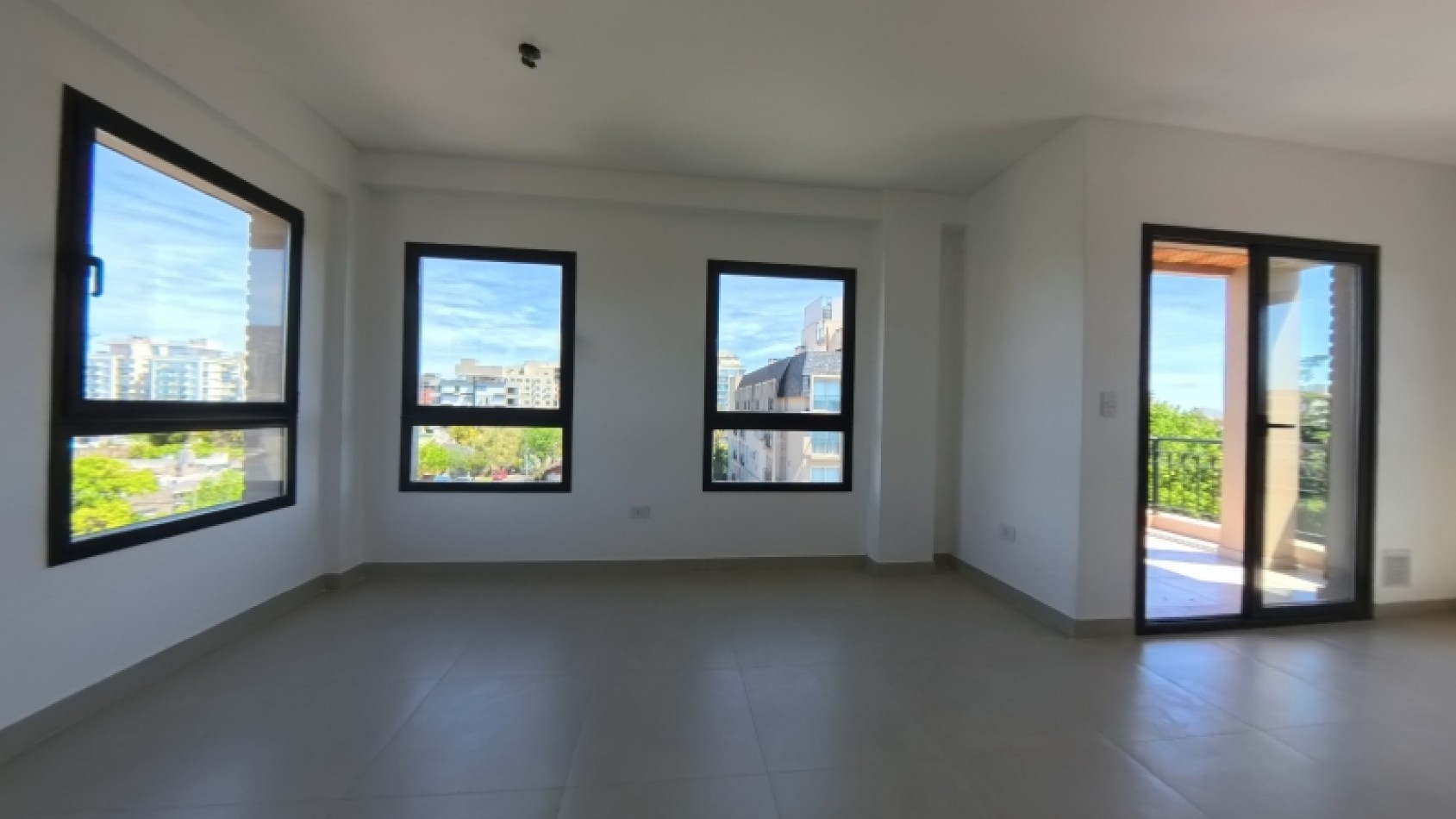 DEPARTAMENTO 3 AMBIENTES CON COCHERA A ESTRENAR ITUZAINGO CENTRO