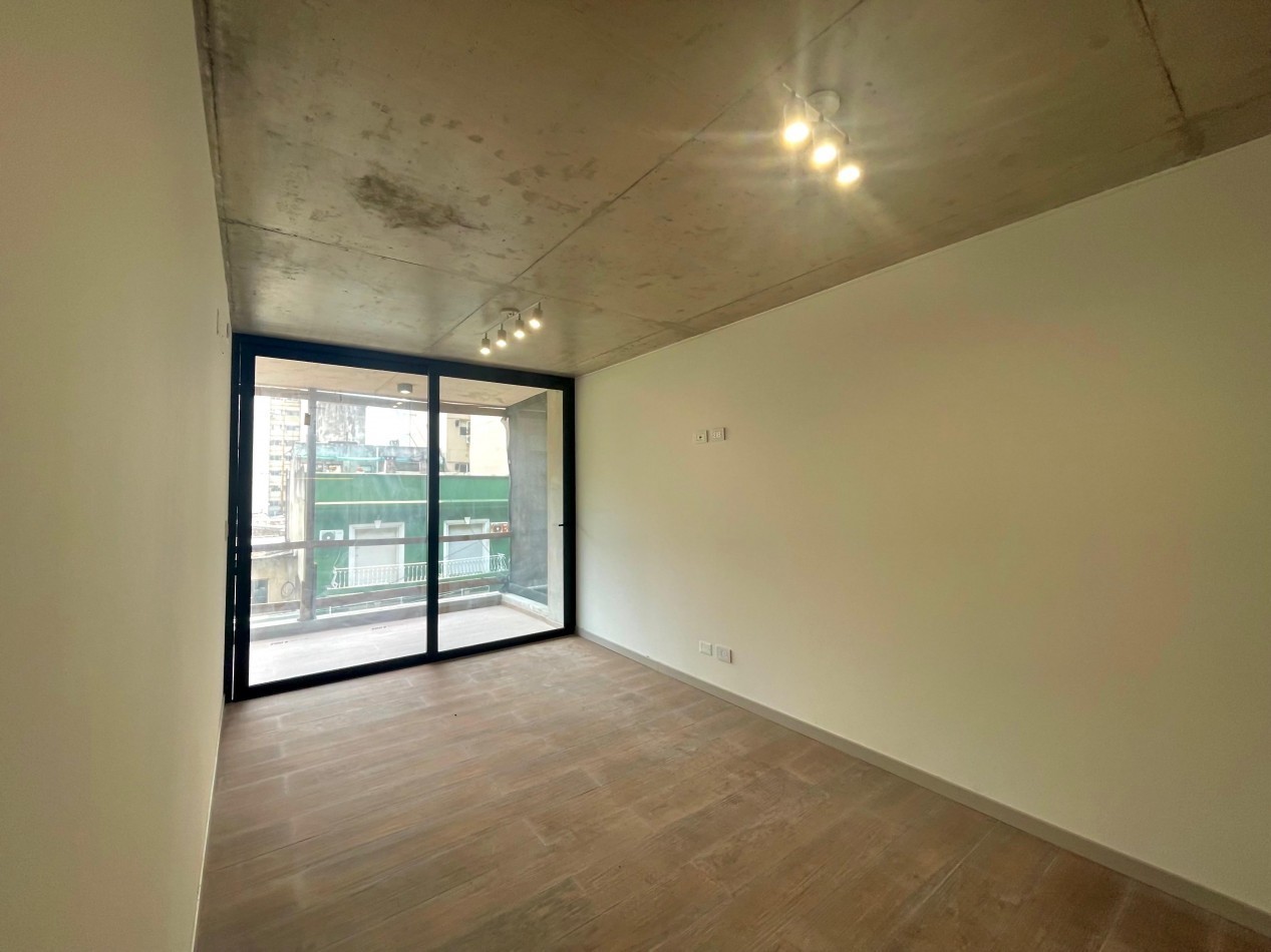 Departamento 3 ambientes contra frente a estrenar en Parque Centenario, 2do piso/con cochera 