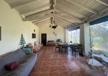 Casa con Quincho y Pileta en Castelar