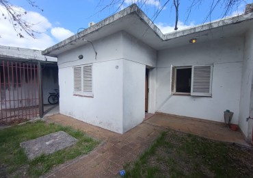 Venta casa 3 ambientes Castelar A RECICLAR 10 x 38mts APTO CREDITO